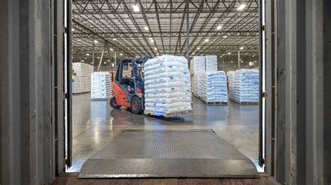 Distributors Amco, Bamberger merging .